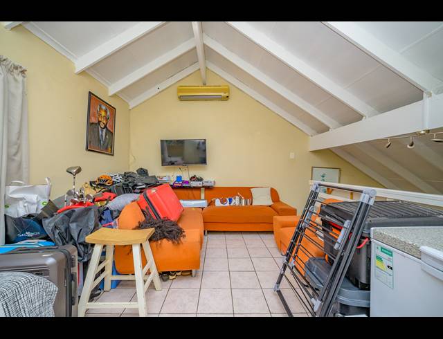 3.5 BEDROOM TOWNHOUSE FOR SALE IN THE WOLDS